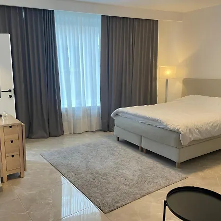 Apartment Diamonds Studio